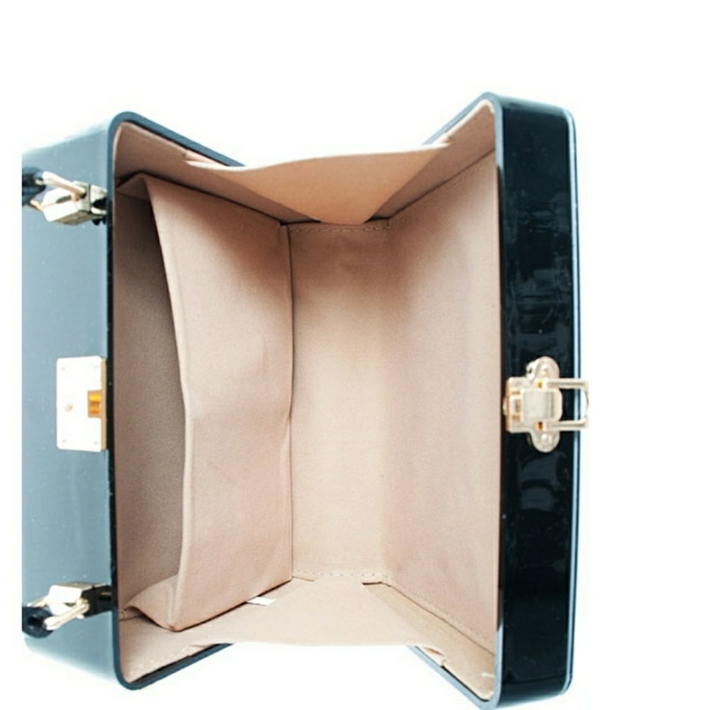💥SALE!💥 Designer PVC Hard Shell Crossbody - Picture 3 of 6
